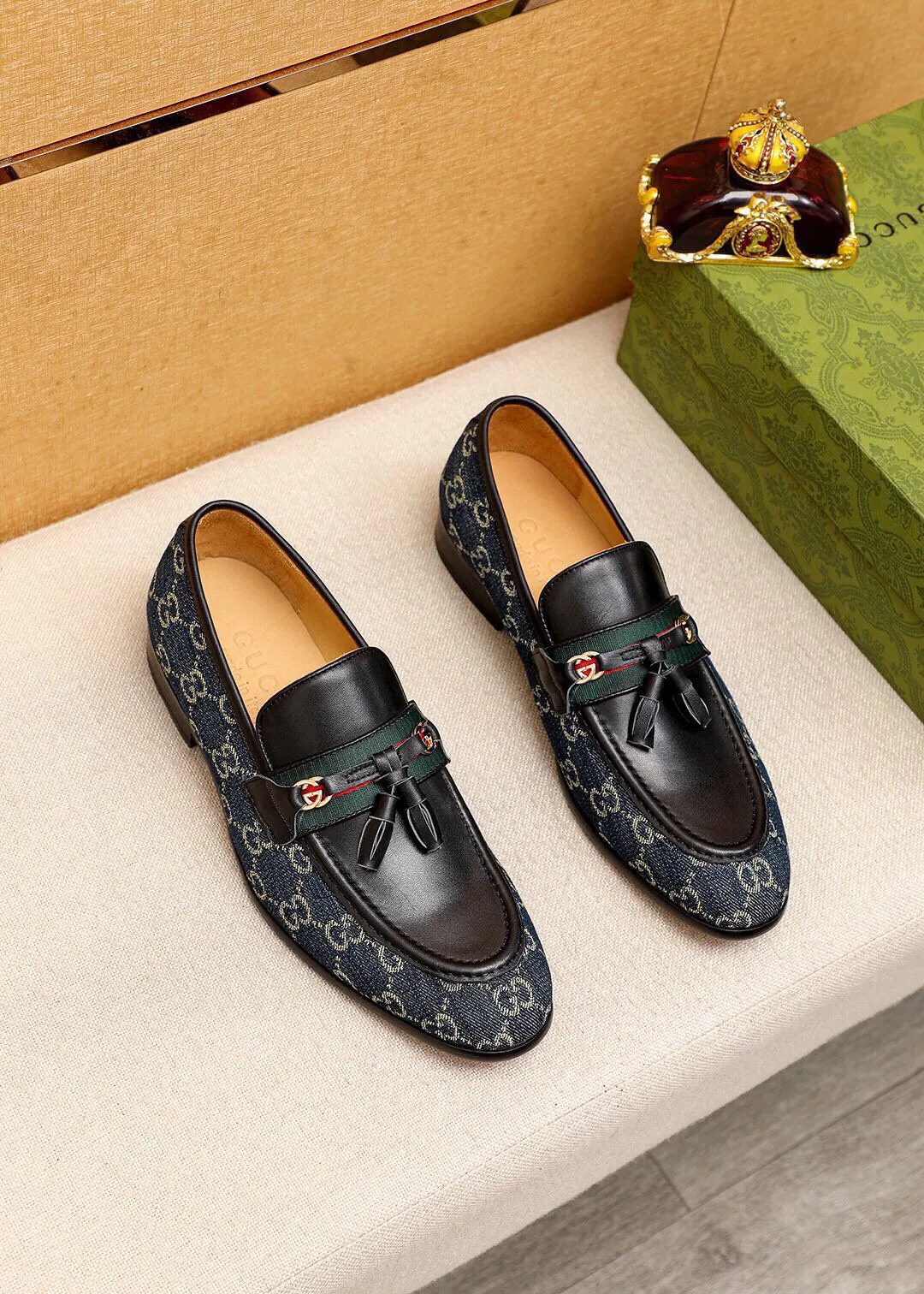 Men's shoes 💰520 💐 Product trademark: GUCCI "Gucci" casual leather shoes Regular size: 39-44 (38.45🉑️customized) Product materials: Selected imported first-layer calfskin upper + luxury hardware buckle, imported water-dyed cowhide leather lining. Strong three-dimensional visual effect, original combination outsole Color: 2⃣️colors available